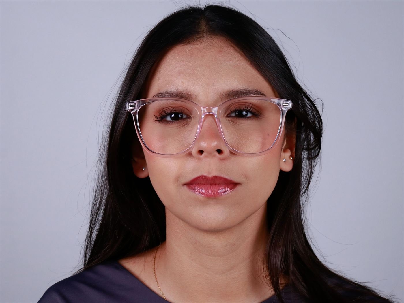 Modelo con armazón transparente